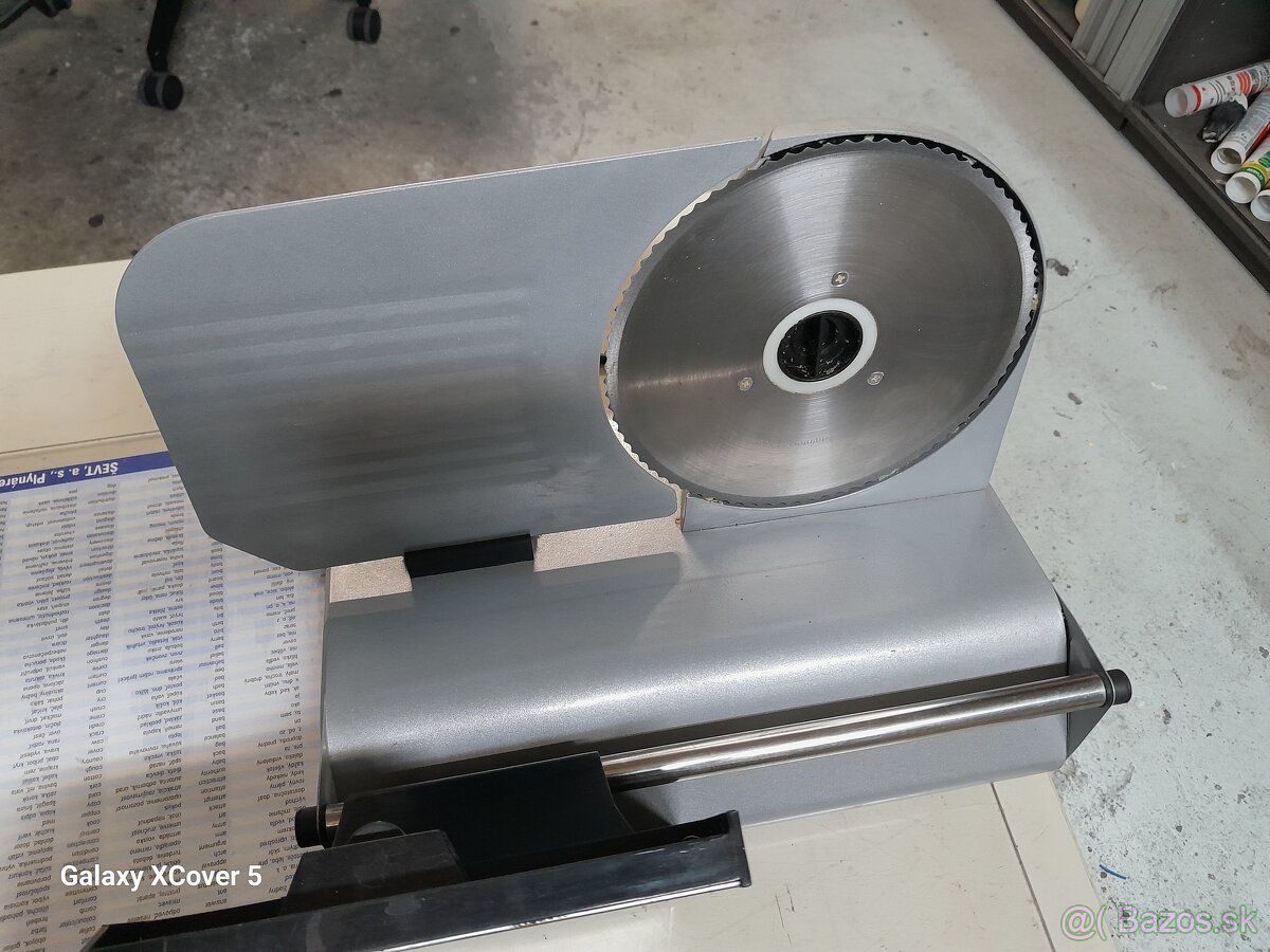 Predám elektrický krájač Tarrington House FS1500M - 2