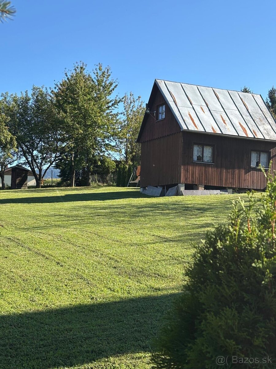 Pozemok s letnou chatkou 1021m2 vhodný na stavbu domu - 2