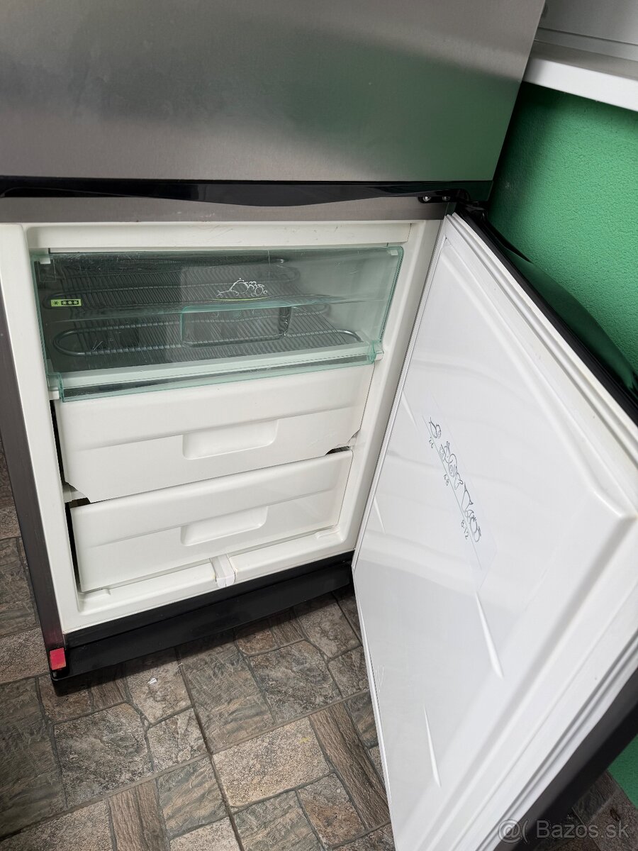 Chladnicka / Mraziak Snaige - 2