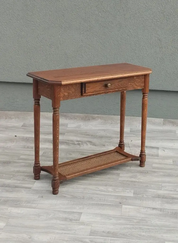 Stolík konzolový. - 2