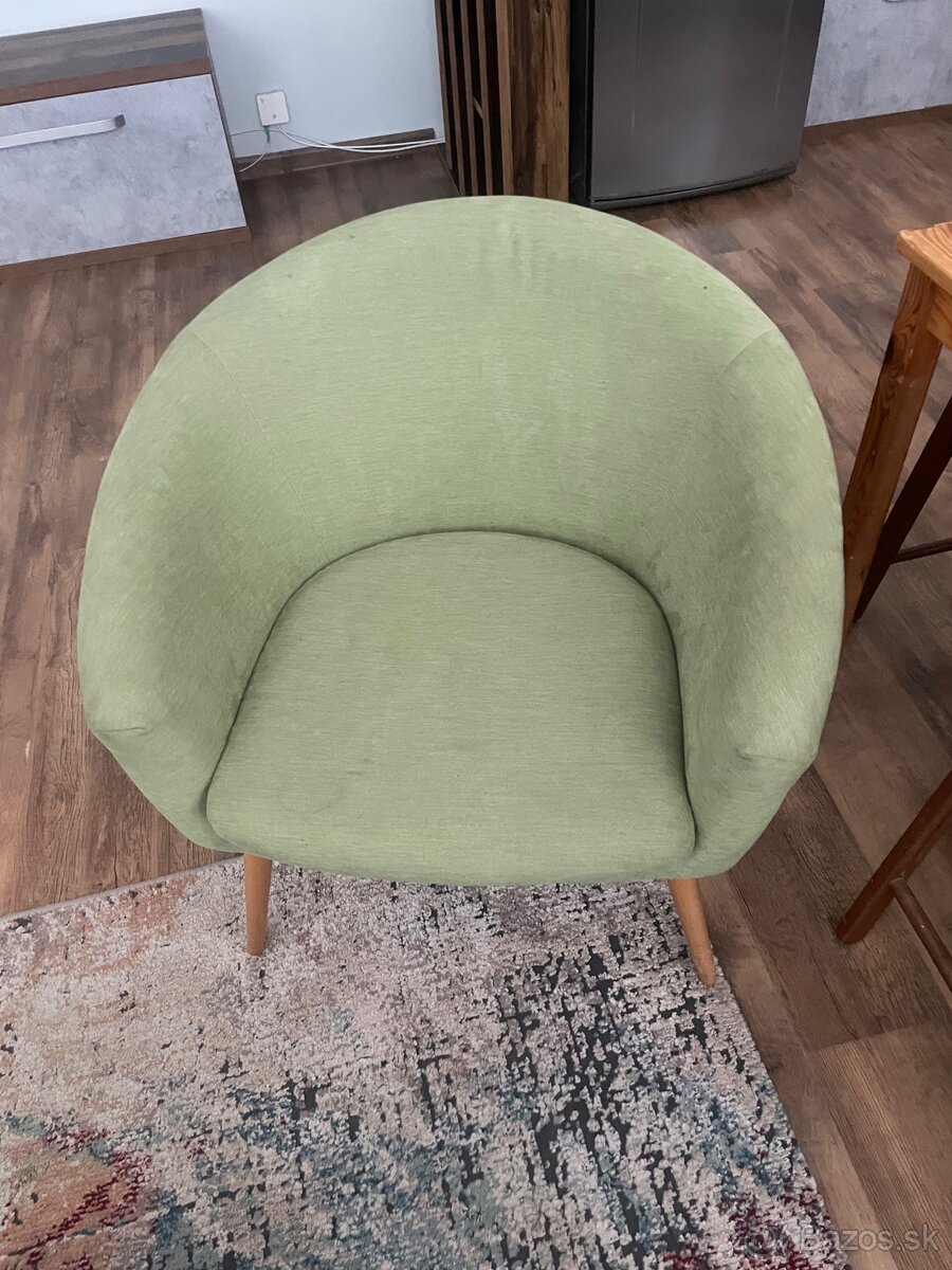Predam kresla 2 ks á-40€ - 2
