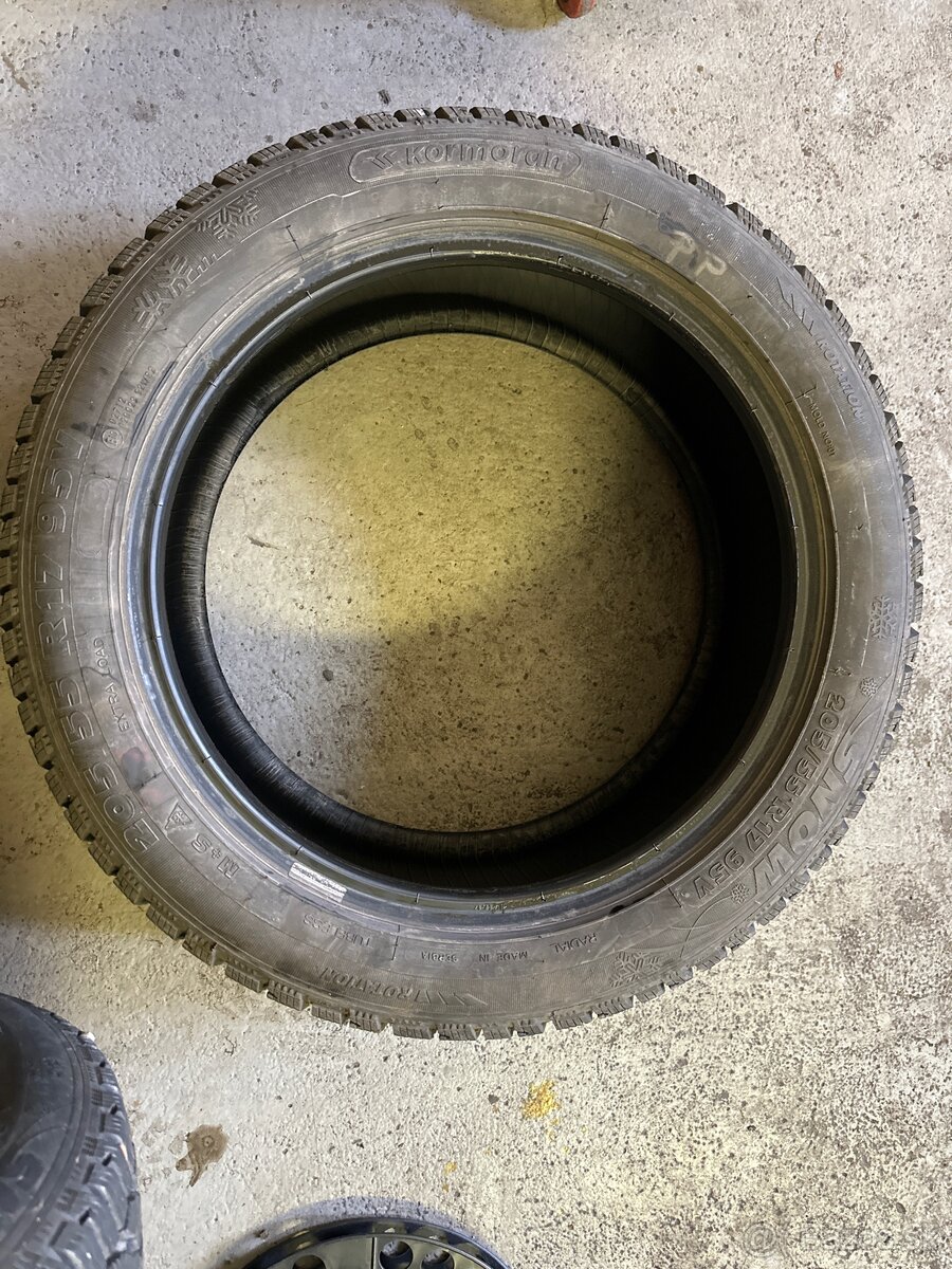 Predam zimne pneu 205/55R17 - 2