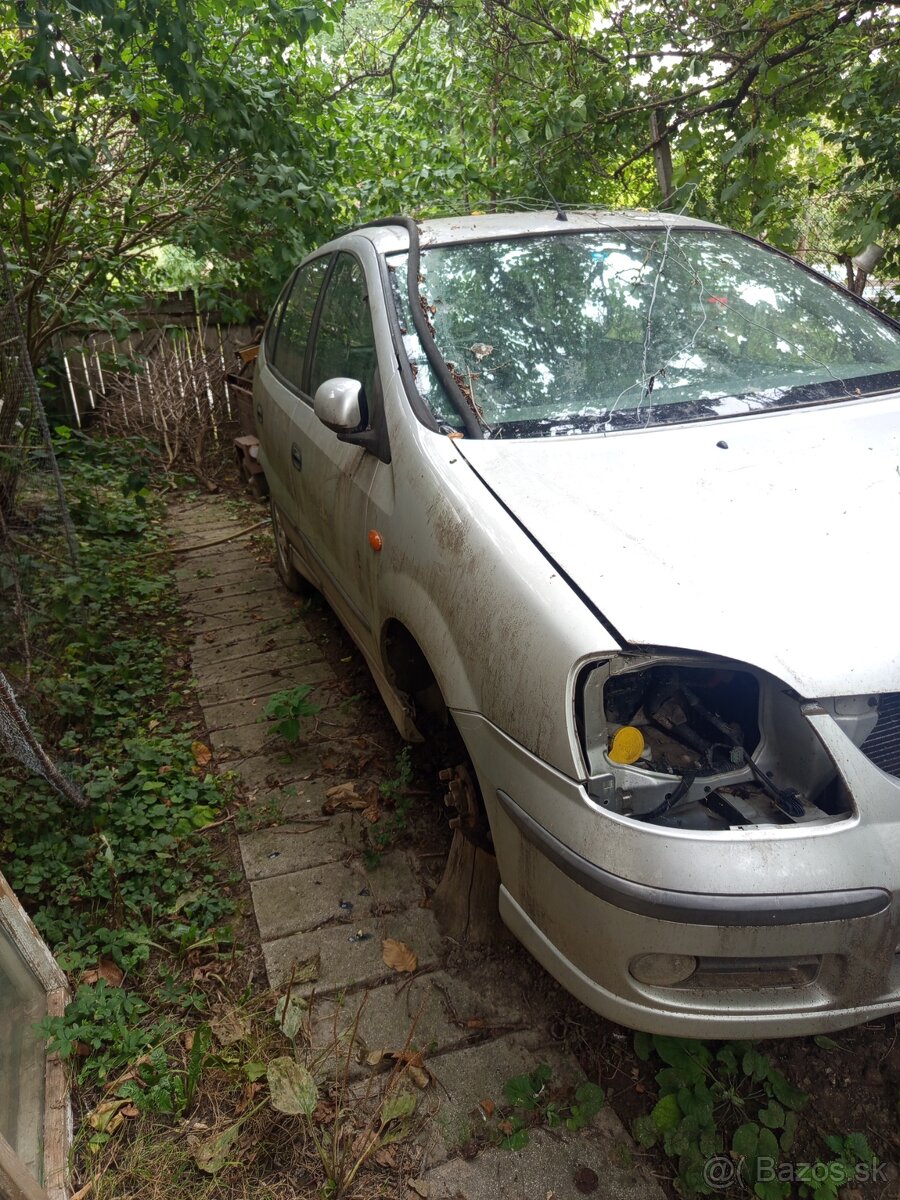 Almera Tino - 2
