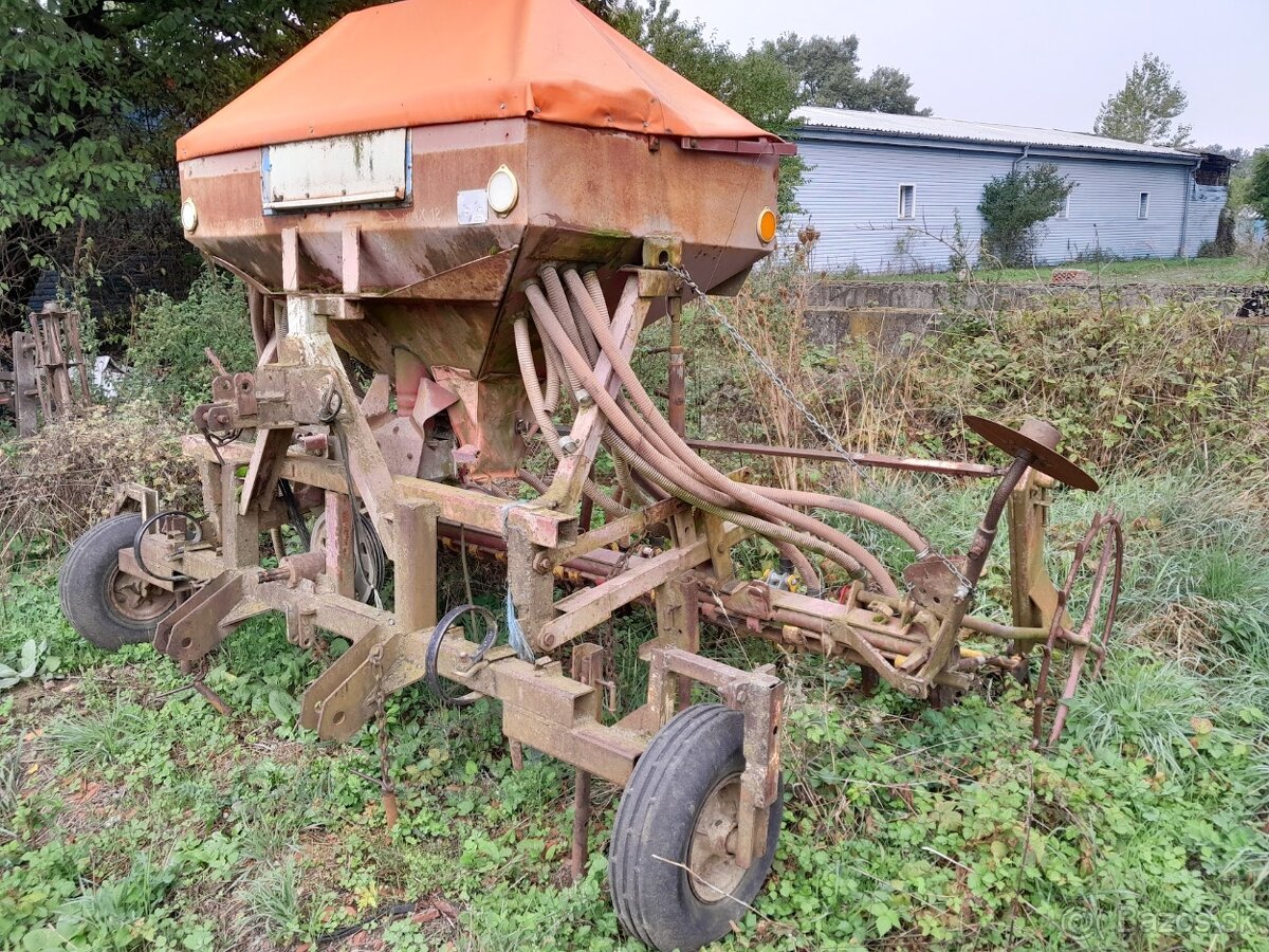 Traktorová sejačka pneusej 3m - 2