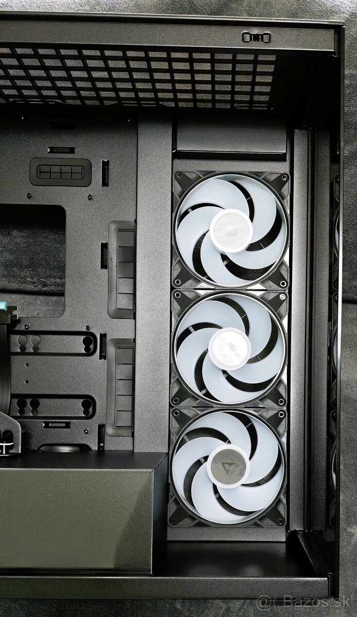 ARCTIC XTENDER vertical GPU Mount - čierne sklo - 2