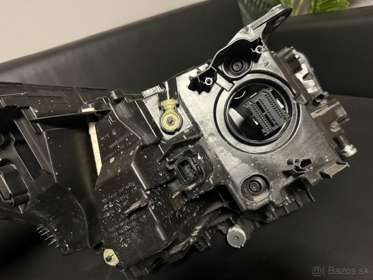 ORIGINAL PREDNY SVETLOMET BMW 5 G60 - 2
