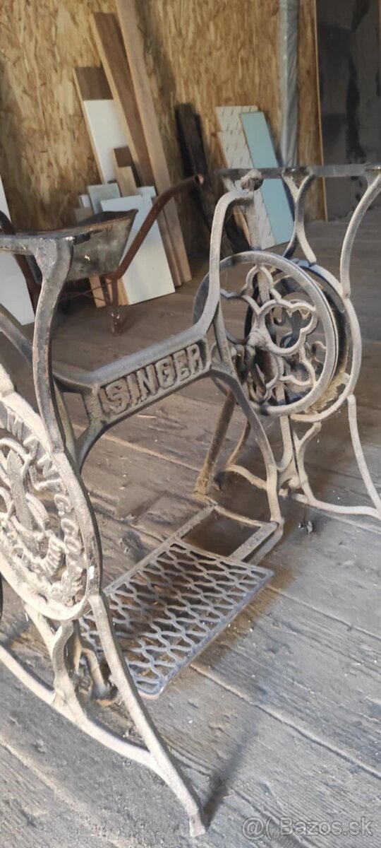 Stojan zo šijacieho stroja Singer - 2