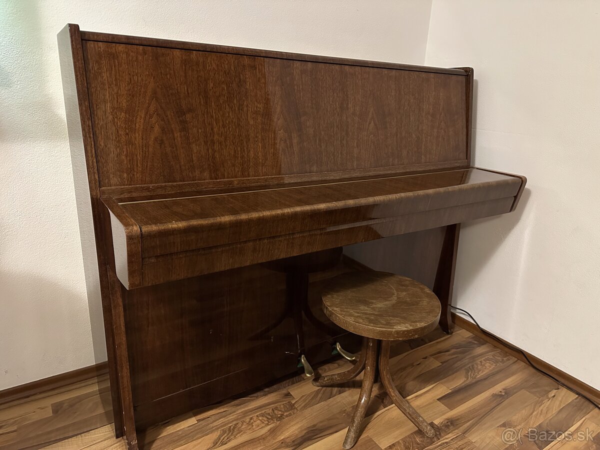 Klavir Petrof - surne - 2