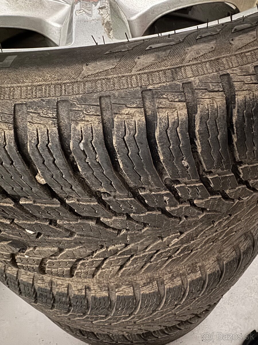 Predám zimnú sadu Nokian na 17” alu diskoch - 2