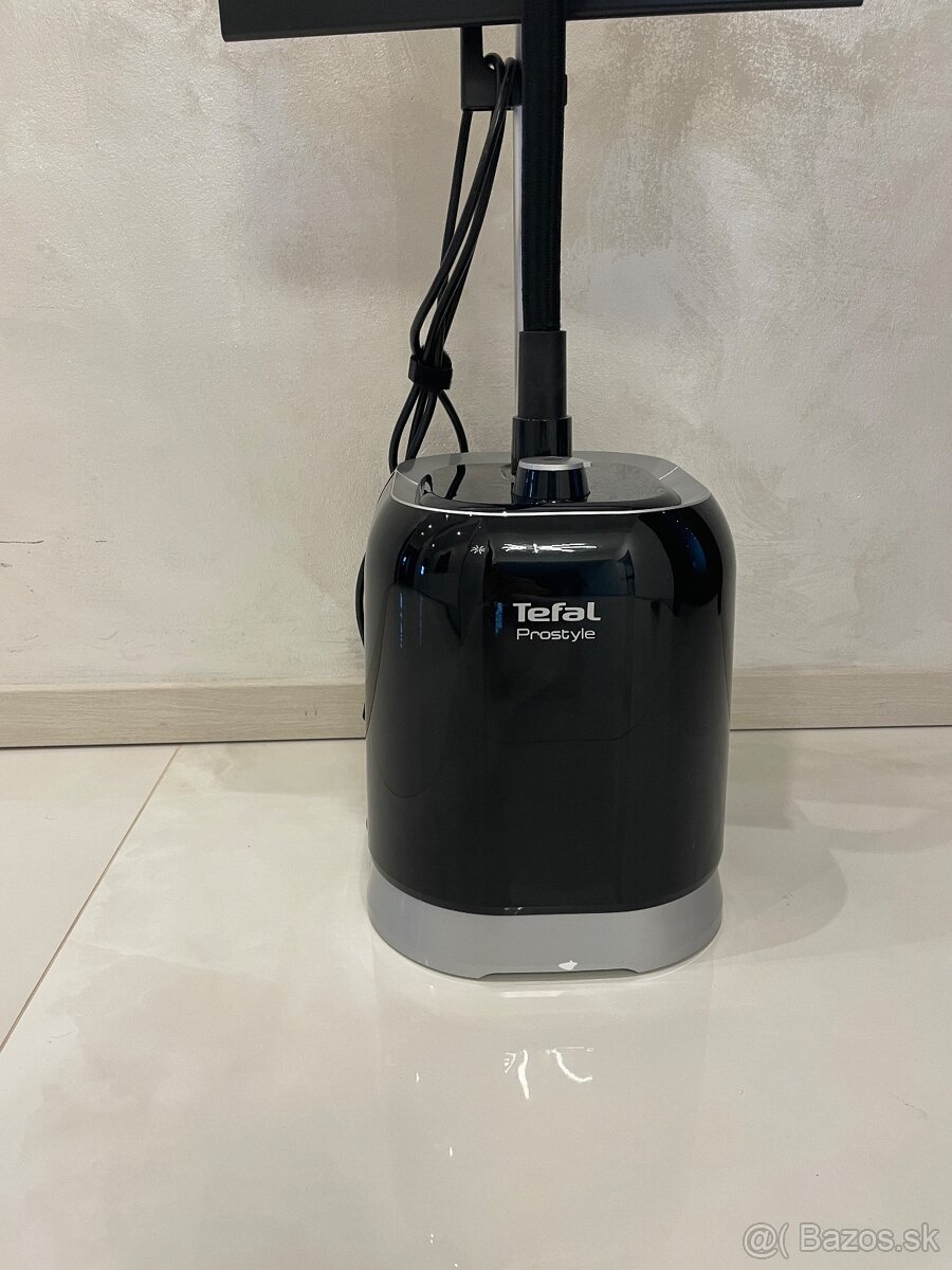 Stojanový naparovač odevov Tefal - 2