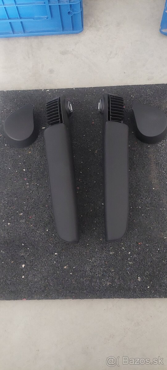 Predám lakťovú opierku na VW T5 T6 c.d. 7E5883081, 082 - 2