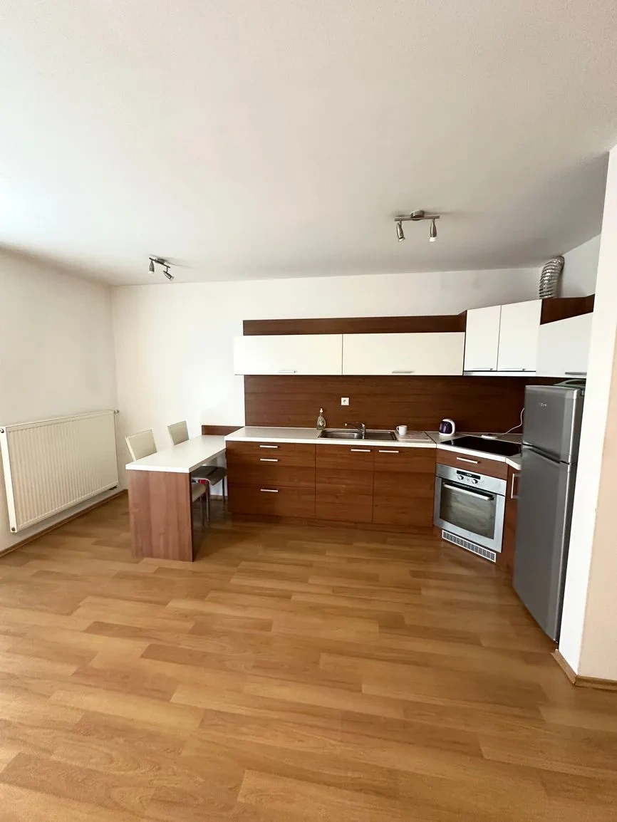 1-izbový byt s parkovaním na prenájom - 2