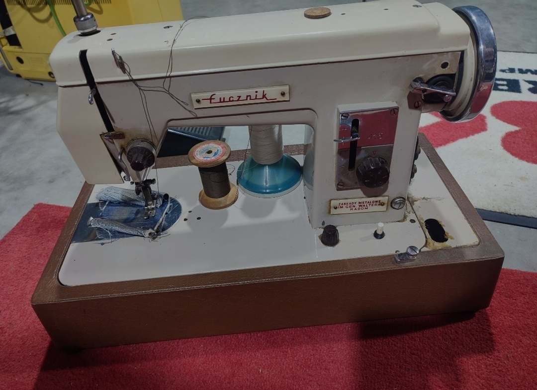 Šijací stroj - 2