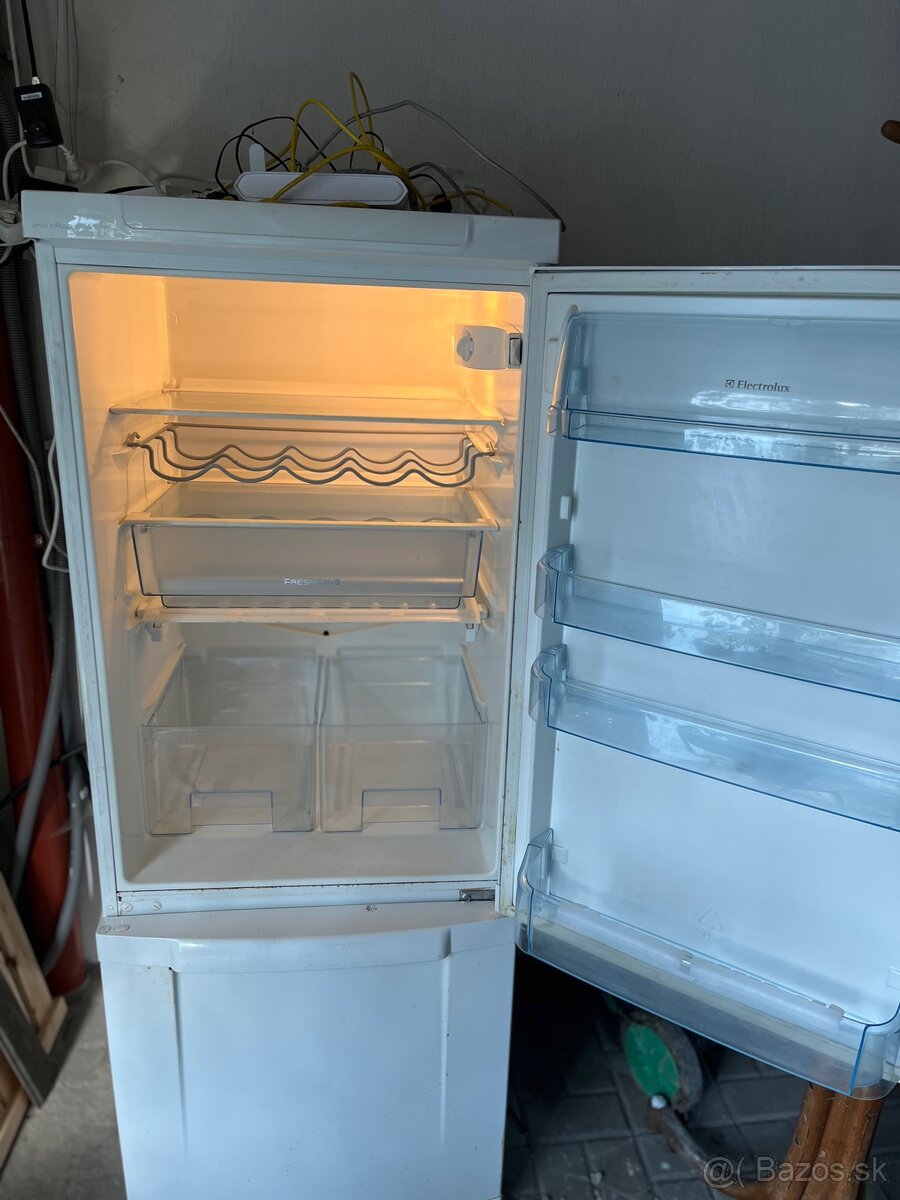 Predám chladničku Electrolux s mrazničkou - 2