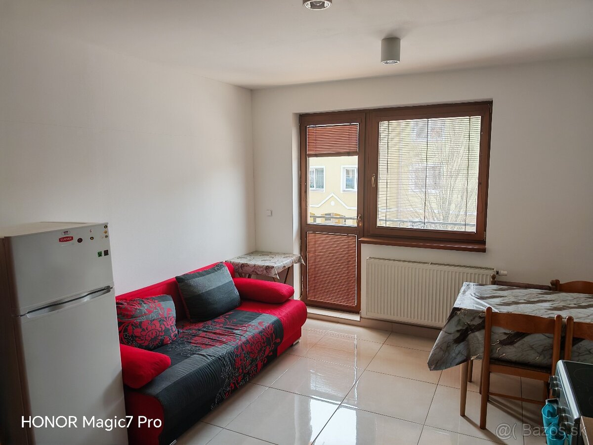 Prenajmem 1.5 izbový byt - 2
