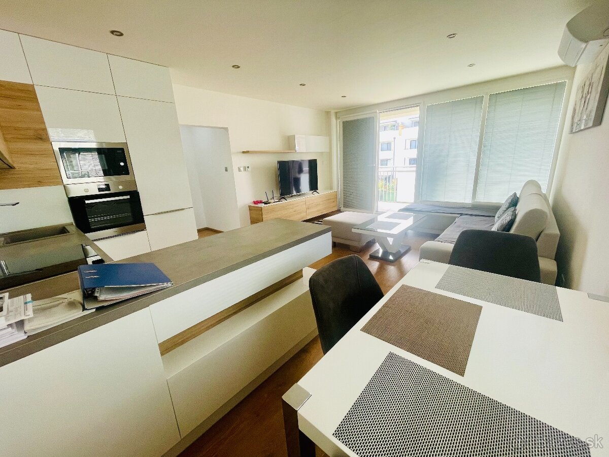 Prenajmem 3-izbový byt s garážovým státím - 2