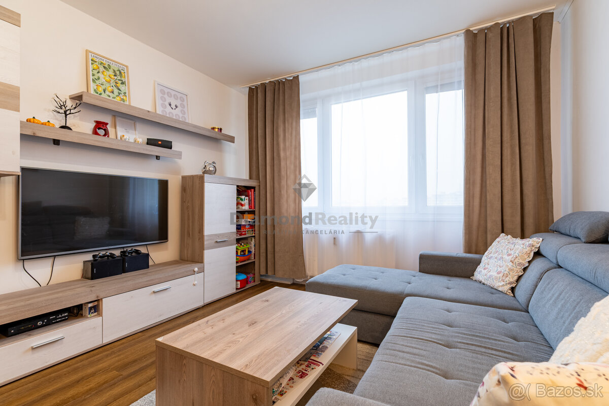 NA PREDAJ KRÁSNY 3 IZBOVÝ BYT S VÝHĽADOM NA MESTO | 64m2 + L - 2