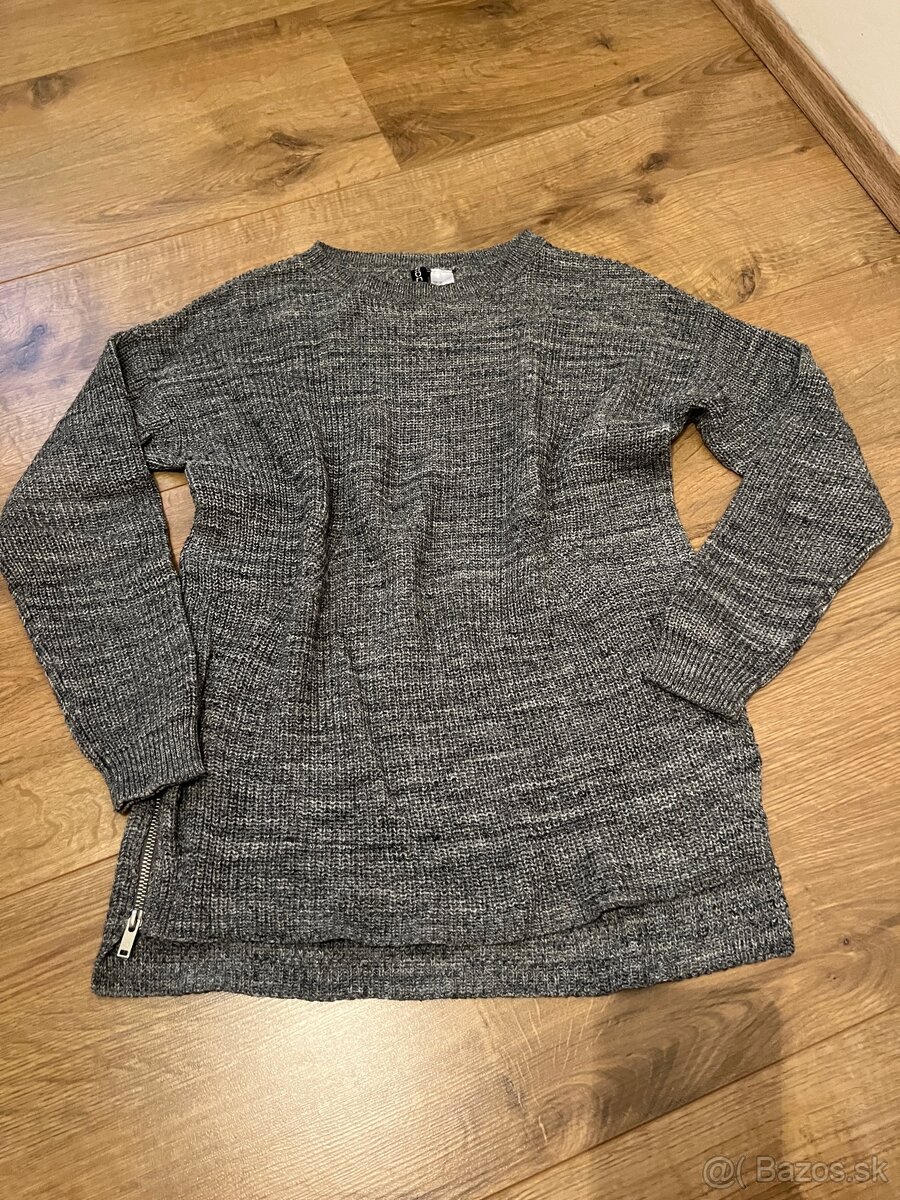 Predĺžený sivý pulover s rozparkami - 2