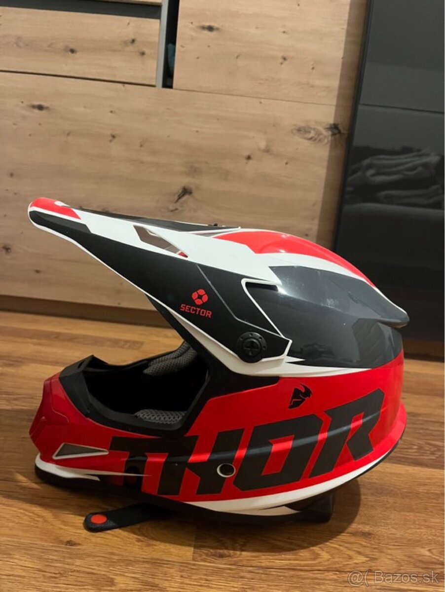 Predám prilbu THOR Sector – top stav - 2