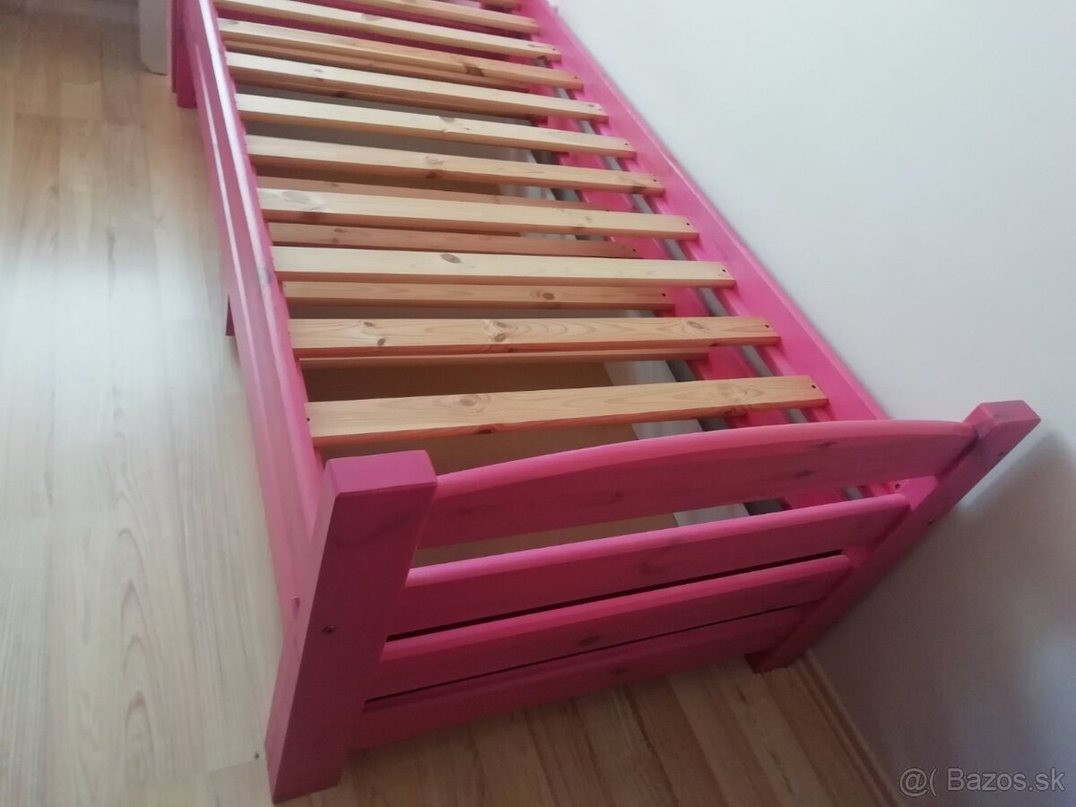 Predá detskú dievčenskú posteľ. - 2