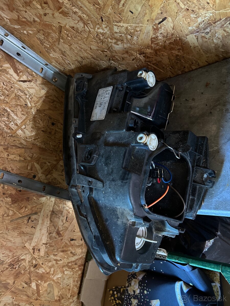 Predné svetla Audi a4 b6 - 2