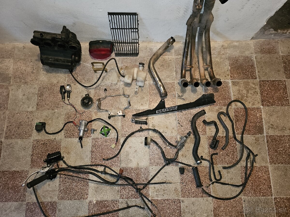 Honda Hornet 1998 neposkodene suciastky - 2