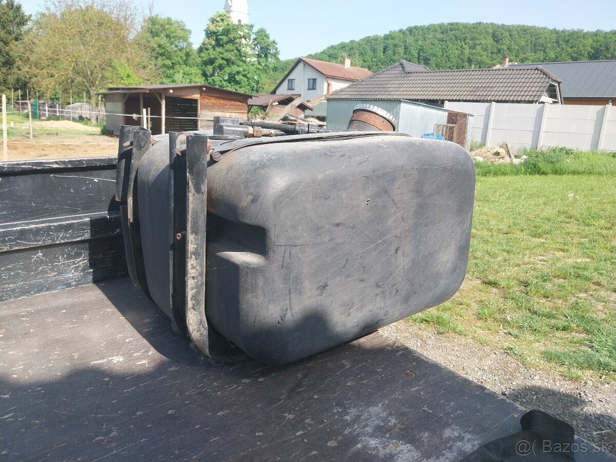 Palivová nádrž - 2
