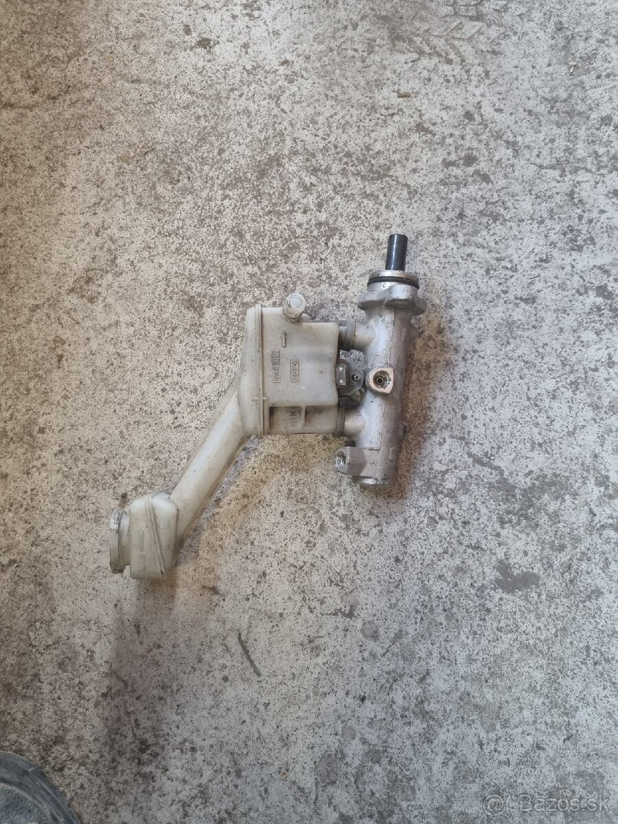 Brzdový valec nissan xtrail t30 - 2