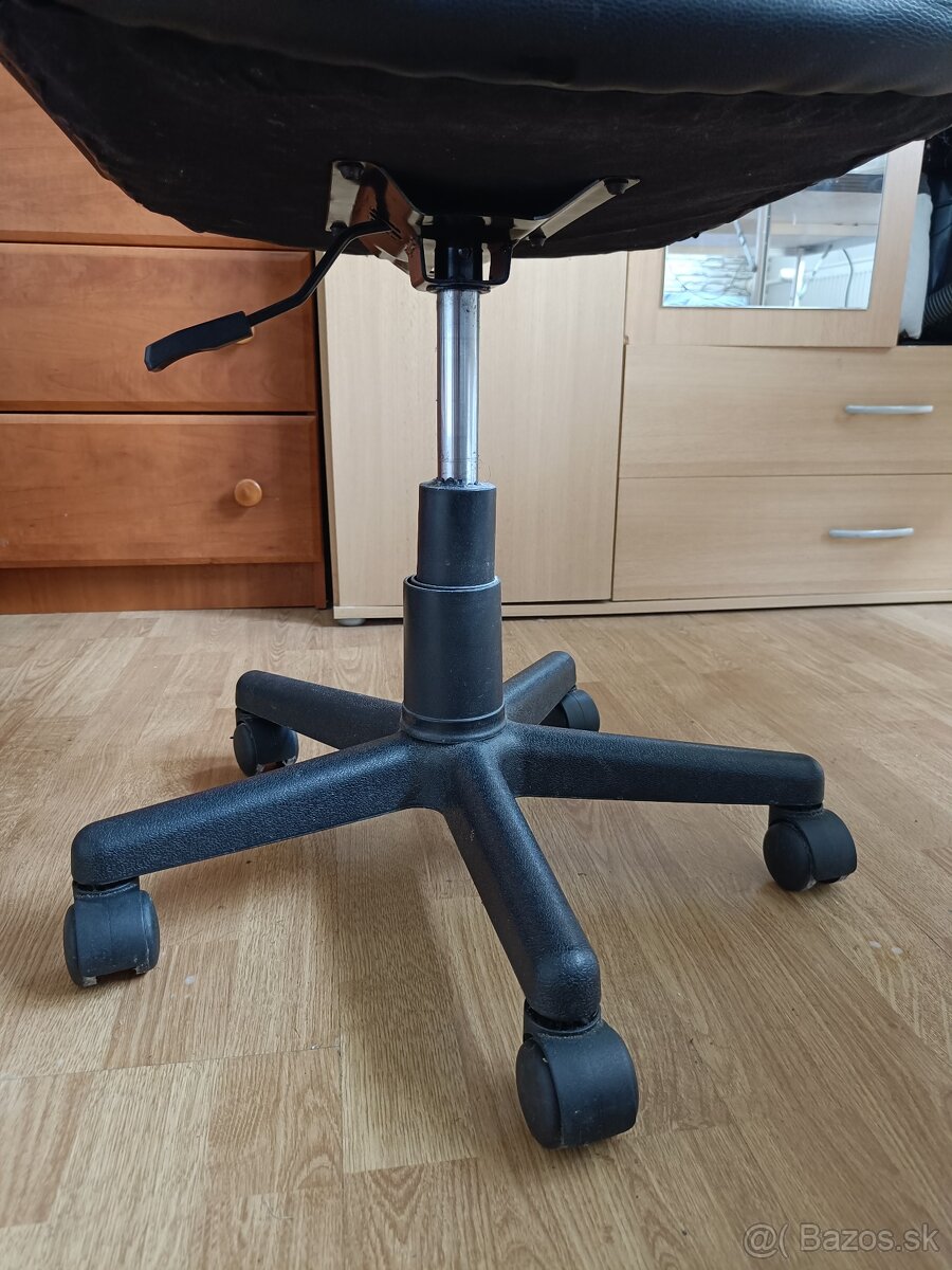 Kancelárske Stolička - 2