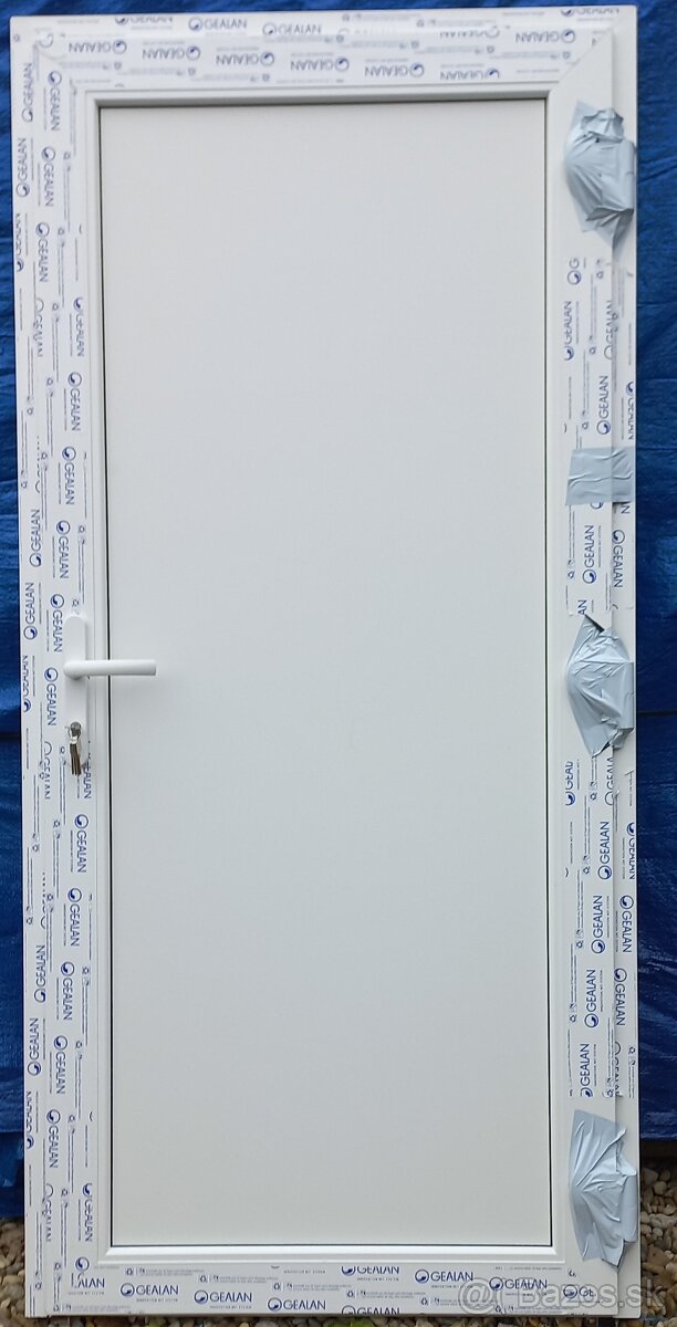 Predám vchodove dvere hladka vypln 100x210 biela farba - 2
