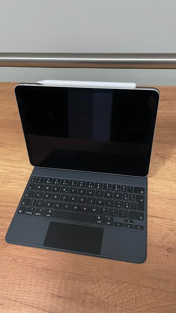 Apple Ipad Pro 11 wi-fi 256GB + pencil + magic keyboard cz - 2