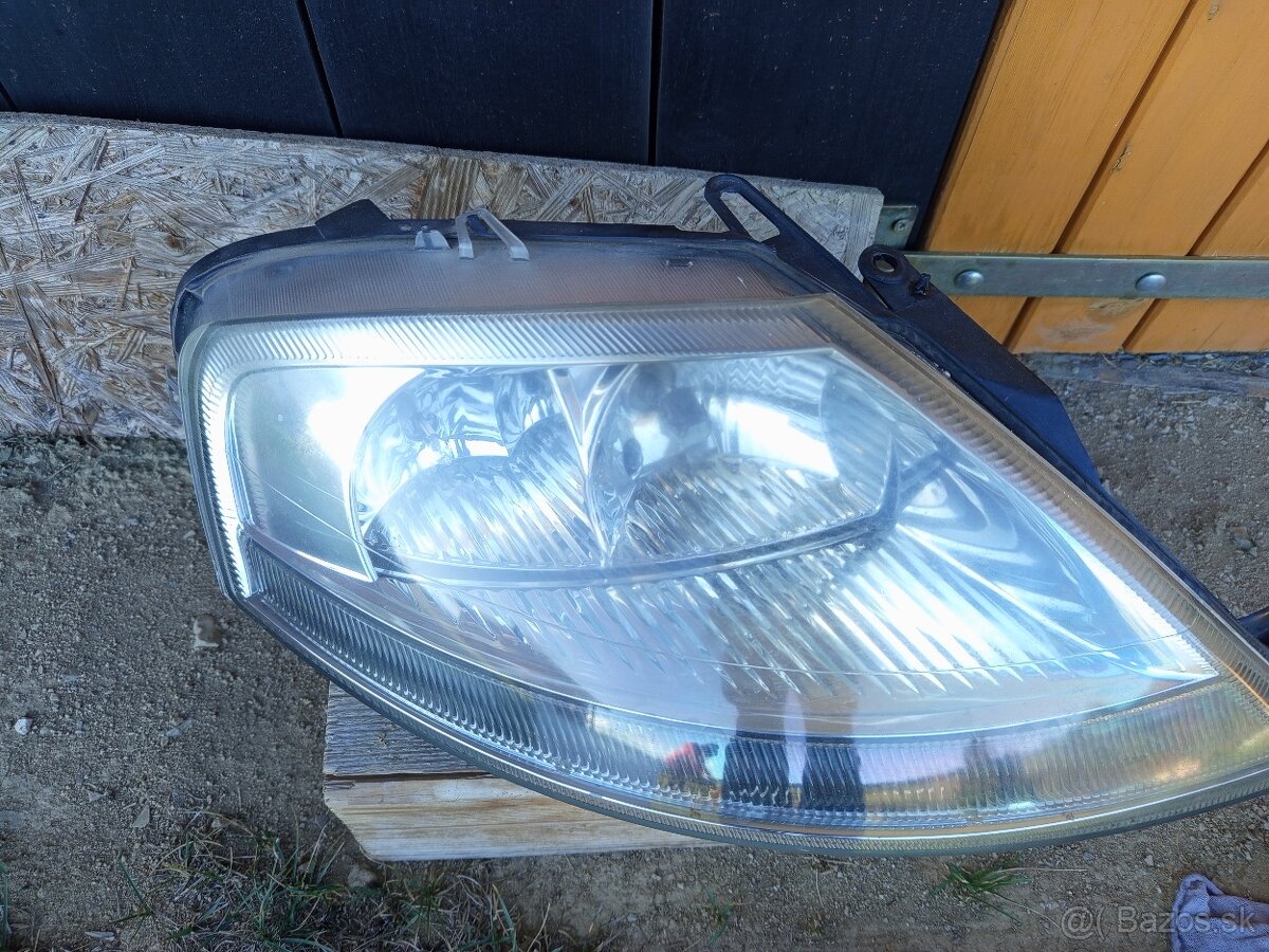 Predný pravý svetlomet na Citroen C3 - 2