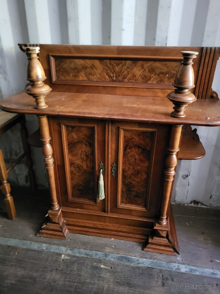 Starožitná skriňa - 2