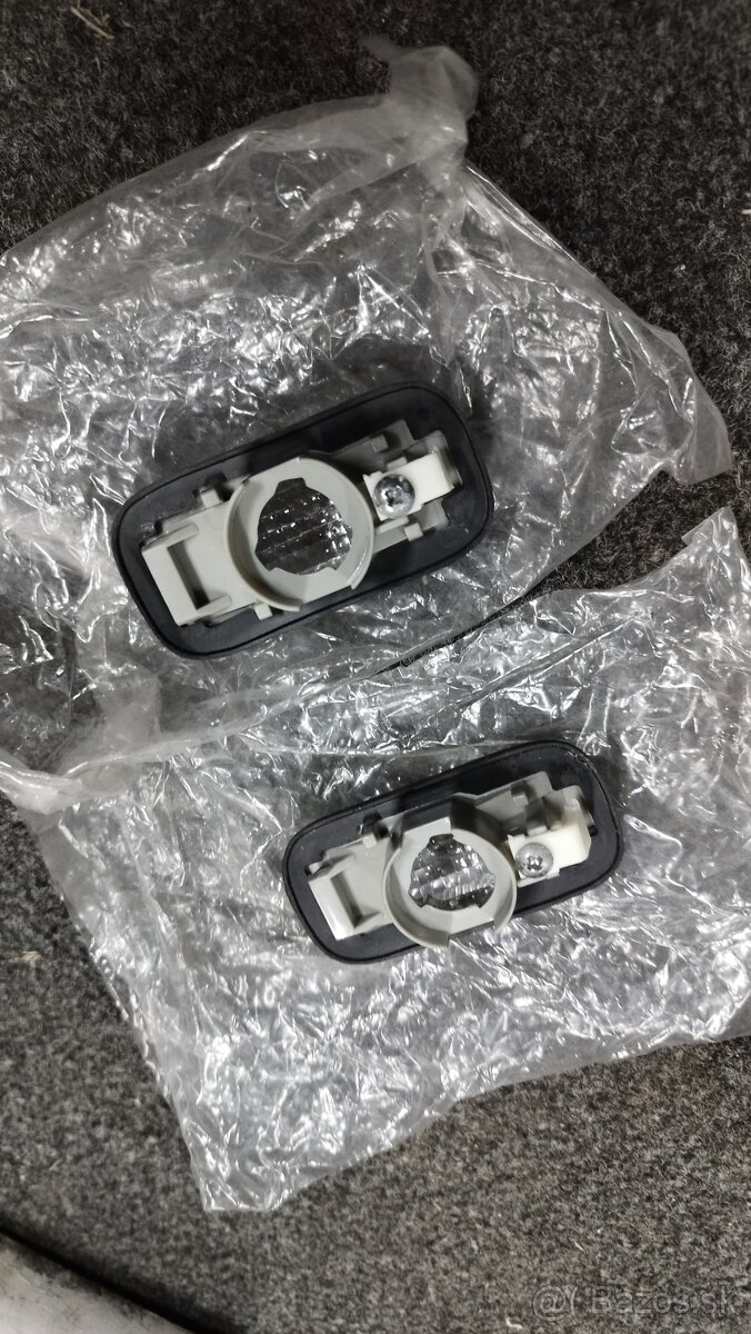 Nissan almera bočné smerovky - 2