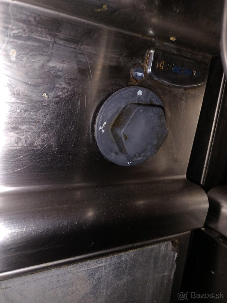 Elektrický varný kotol Electrolux 50 l - 2