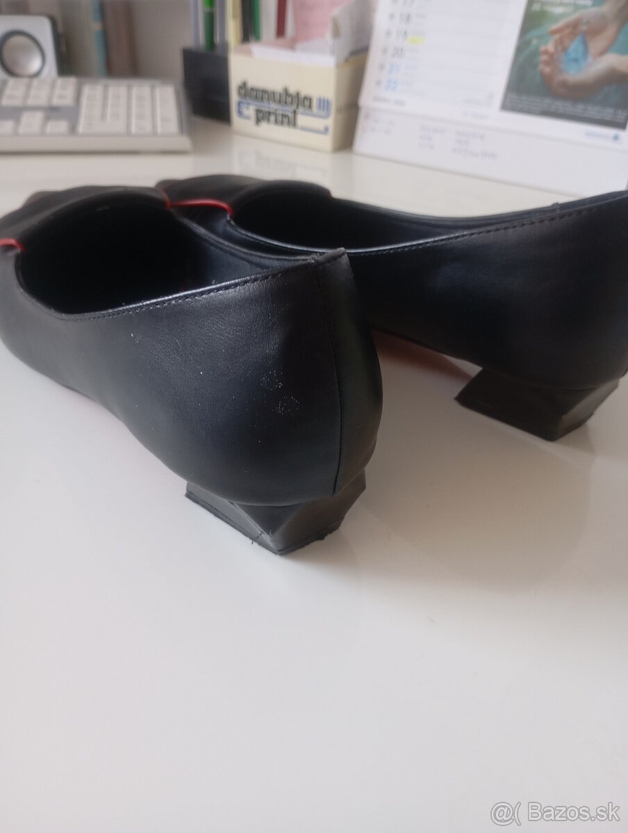Elegantné čierne lodičky č. 39 - 2