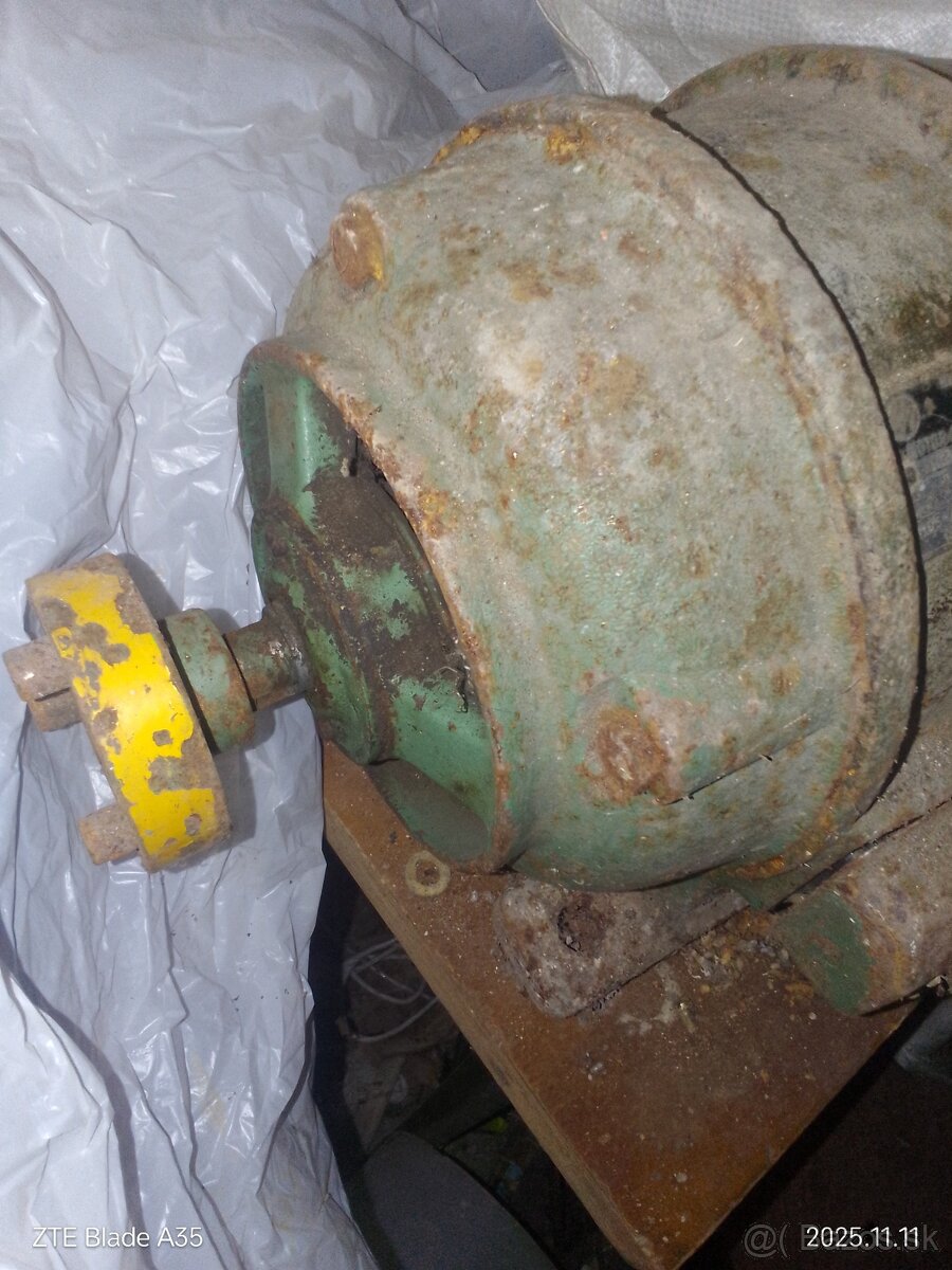 Motor starý z vodárne starej funkčný - 2