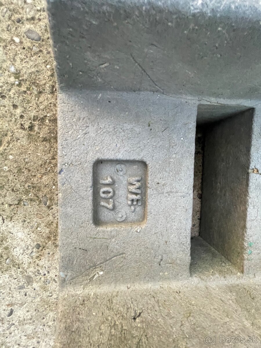 Predám plastové (16kg) podstavce na mobilný plot - 2