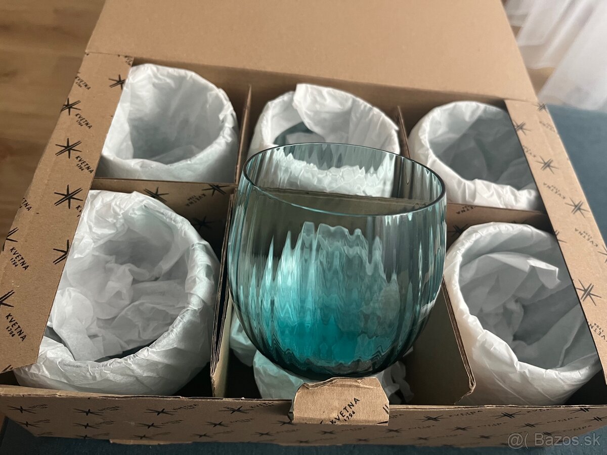 Sklbene pohare na vodu - 2