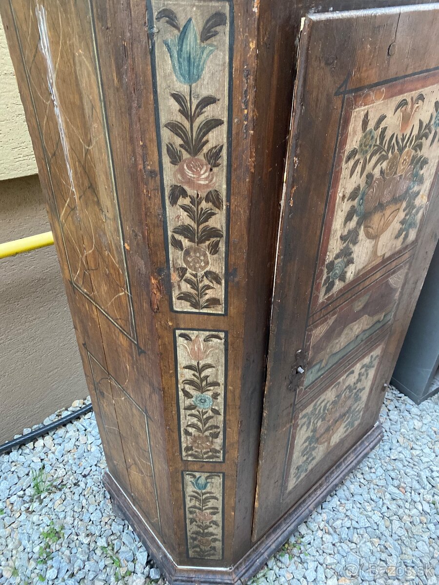 Starožitná skriňa - 2