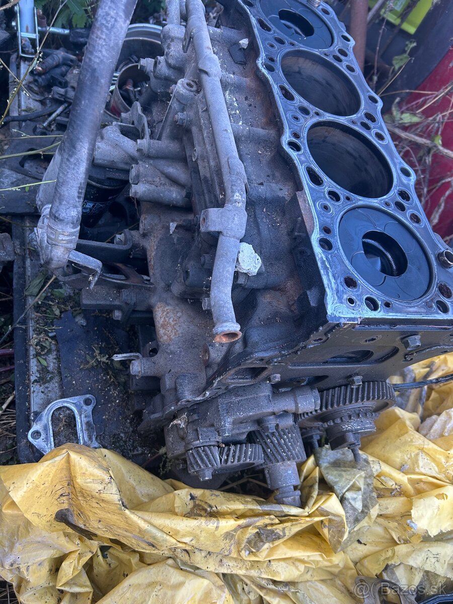 Rozpredám motor 3.2 DID - 2