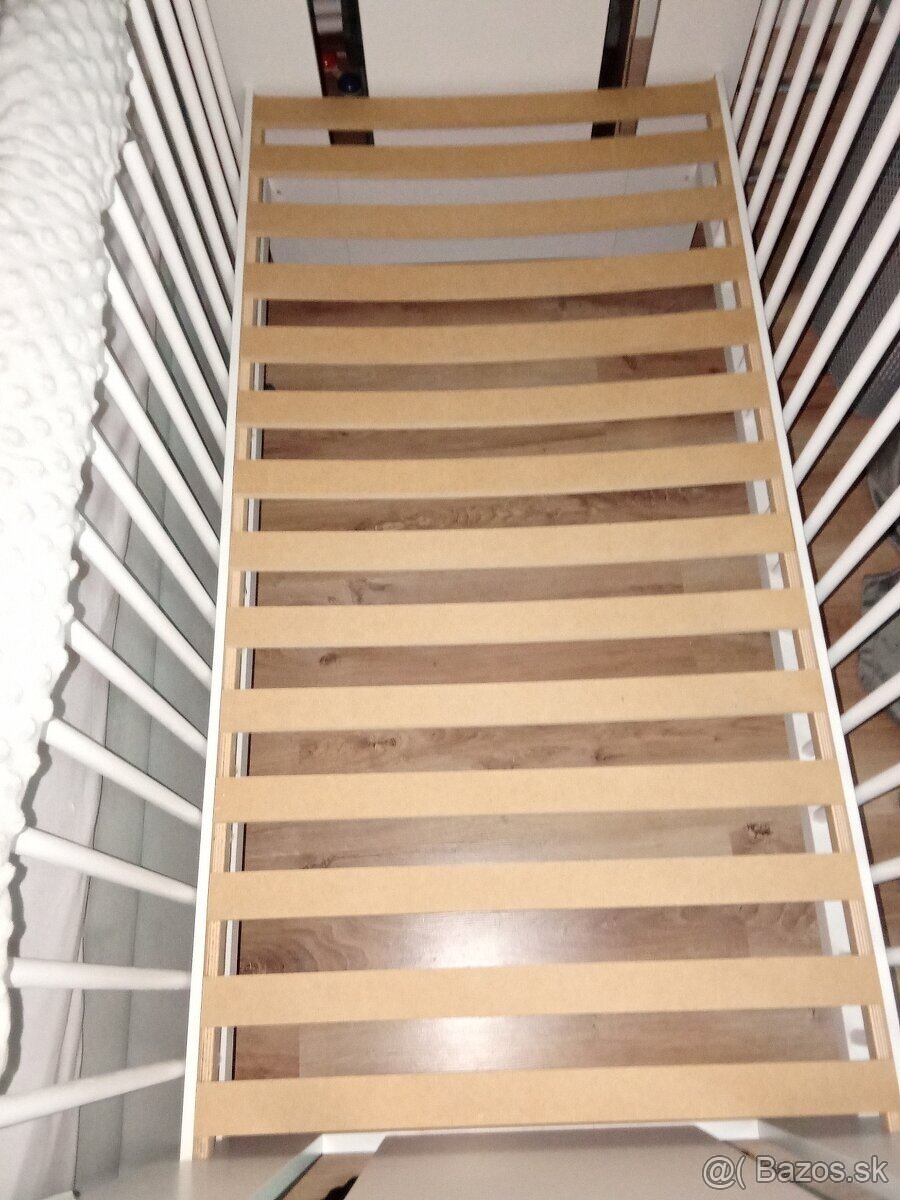 Predám detskú postieľku+ 2x matrac, plachty, mantinel... - 2