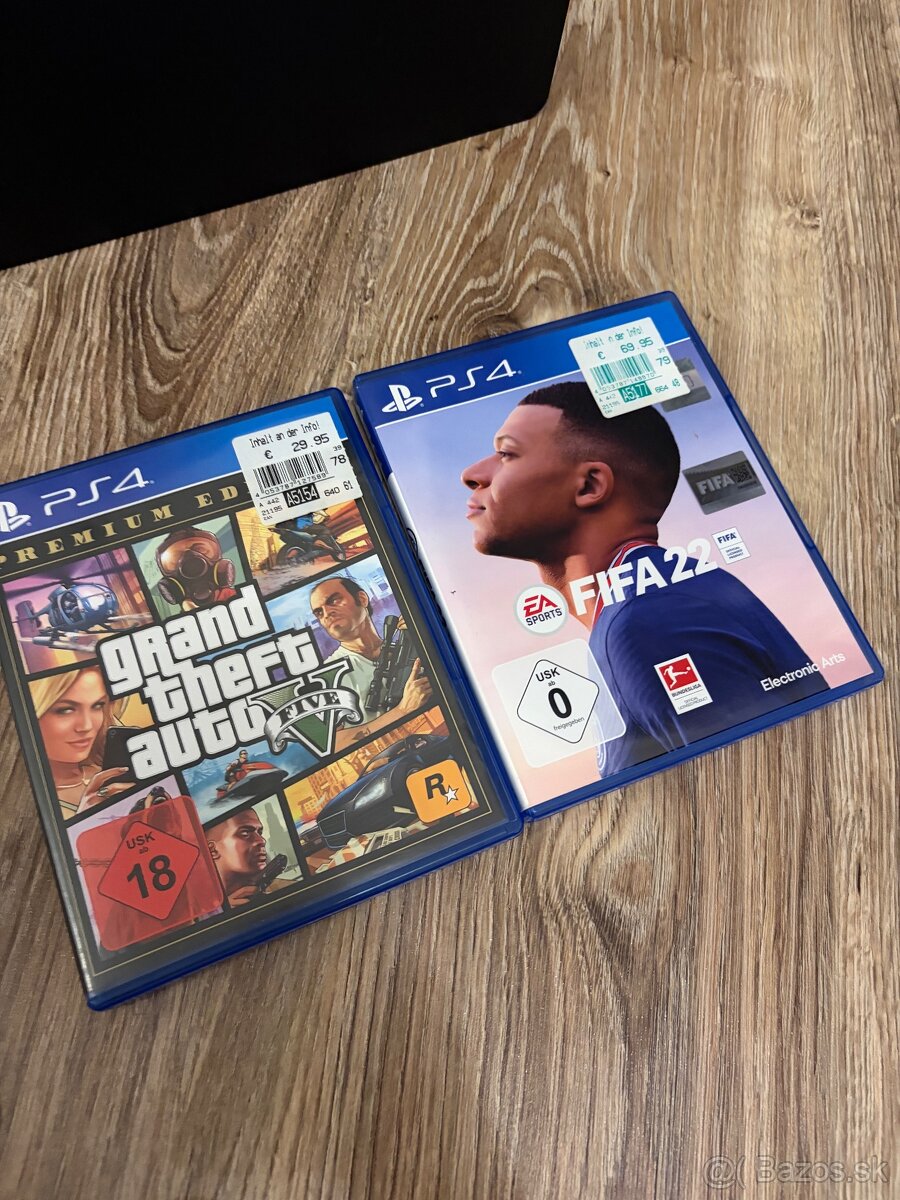 PLAYSTATION 4 SLIM + 2 ovládače + hry - 2