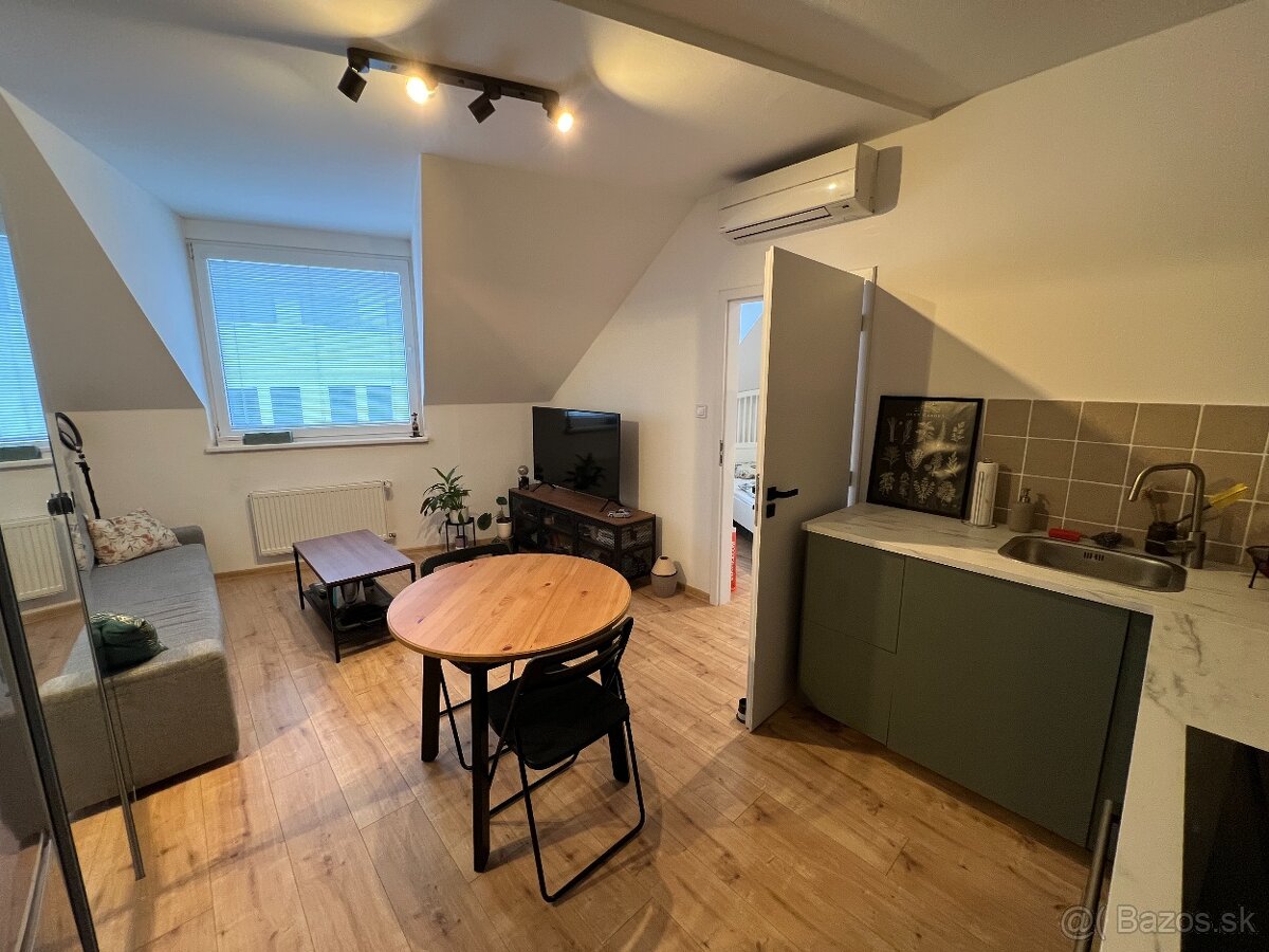 Prenájom 2 izb. byt v Centre BA, Zámocká ulica, Bratislava - 2