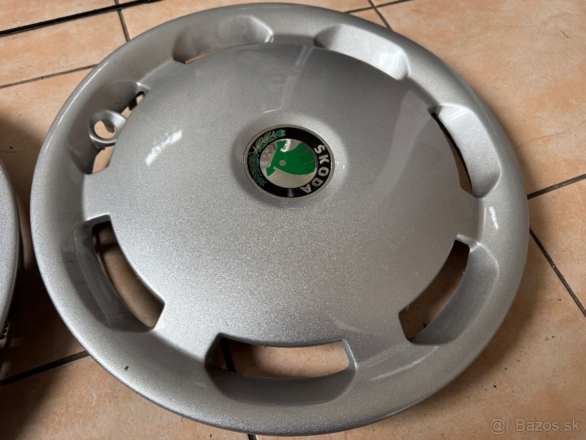 Originálne puklice 15" a anténa Škoda Octavia 1 - 2