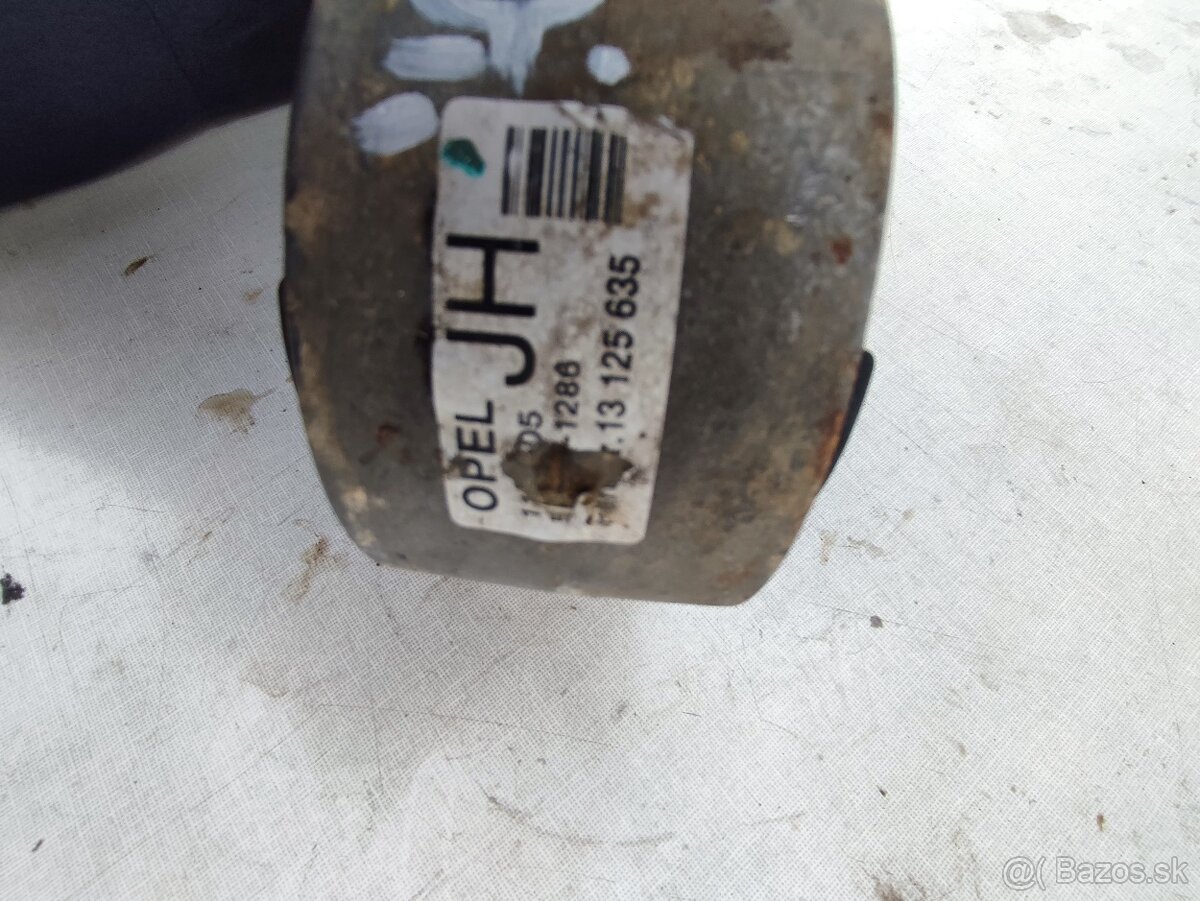 Opel Astra 1.7 CDTI - Držiak motora - 2