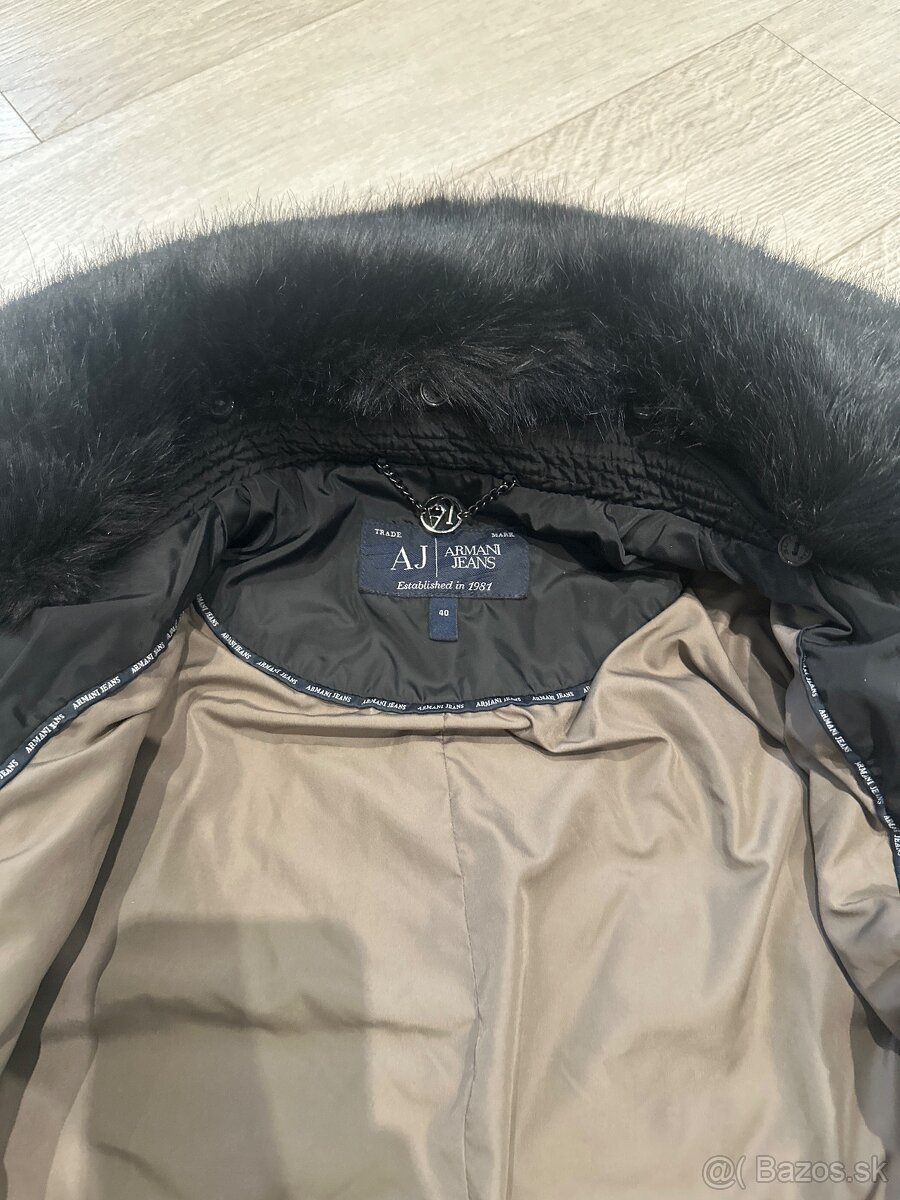 Dámska bunda značky Armani Jeans - 2