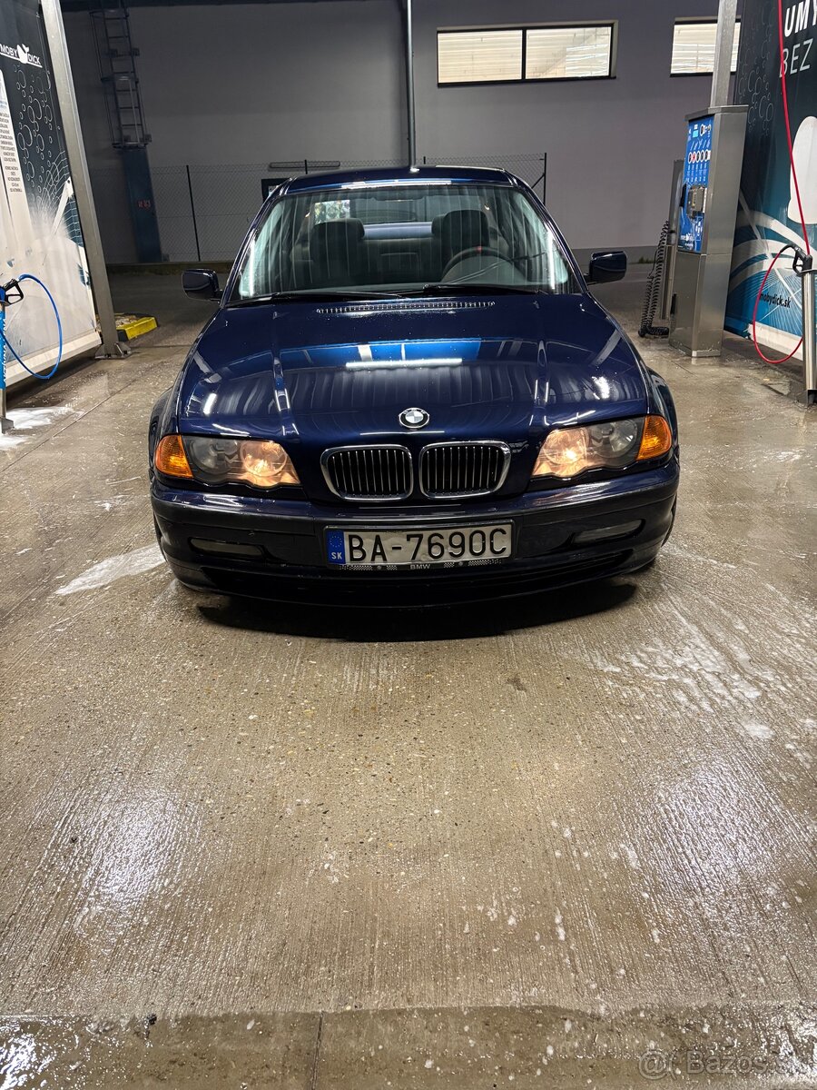 BMW 320i - 2