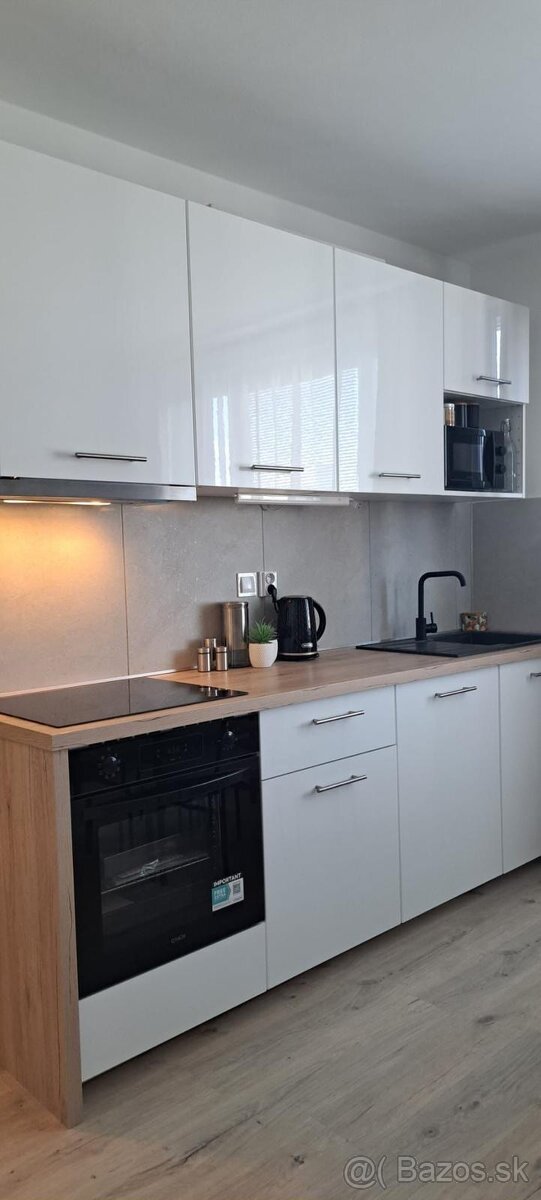 Na prenájom 2-izbový byt – Topoľčianska ulica, Bratislava – – foto 2