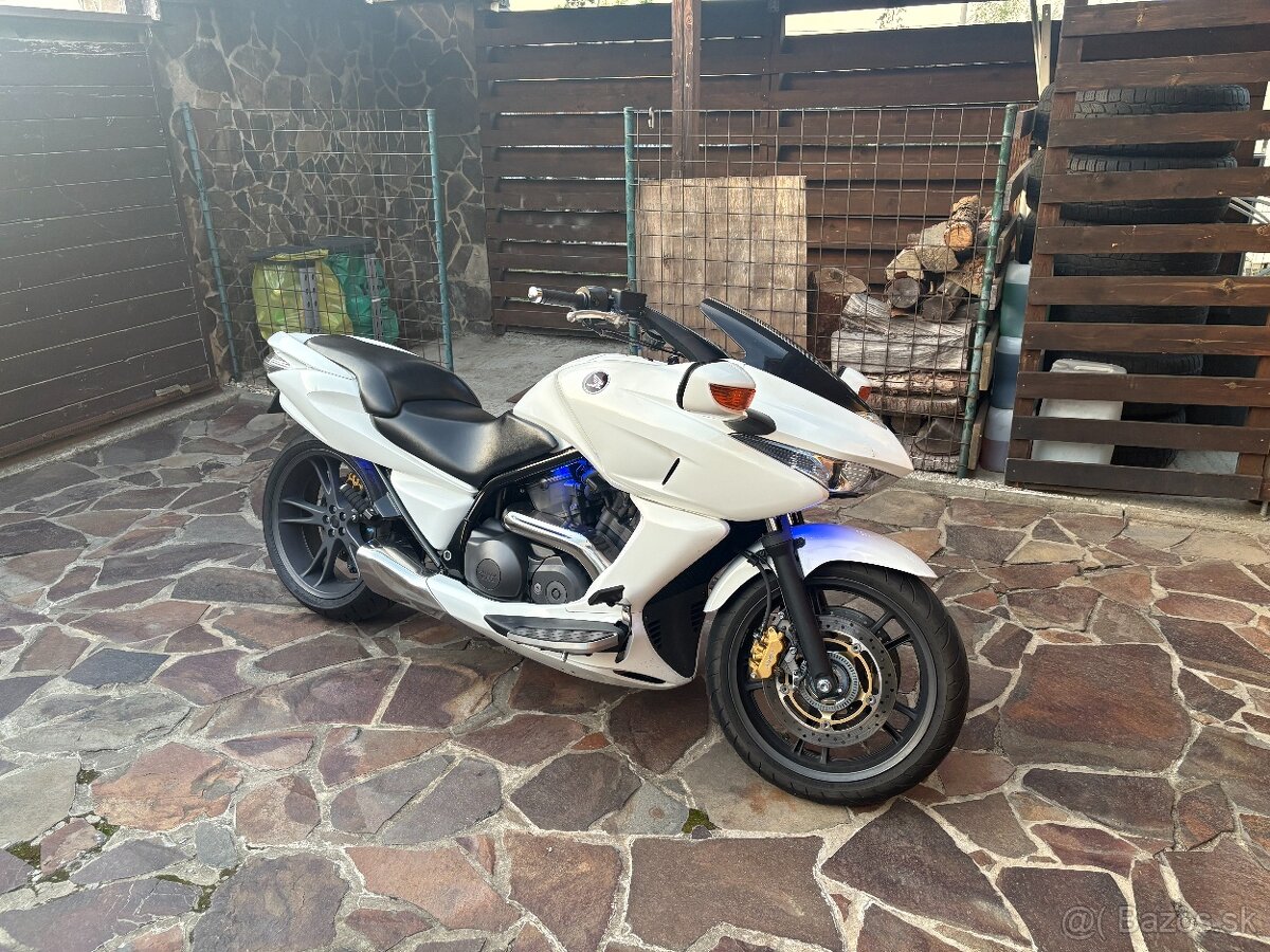 Predám hondu DN-01 - 2